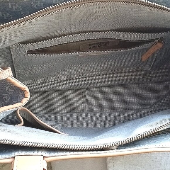 Dooney & Bourke Signature Buckle Satchel Tote w/wristlet. - Picture 11 of 16